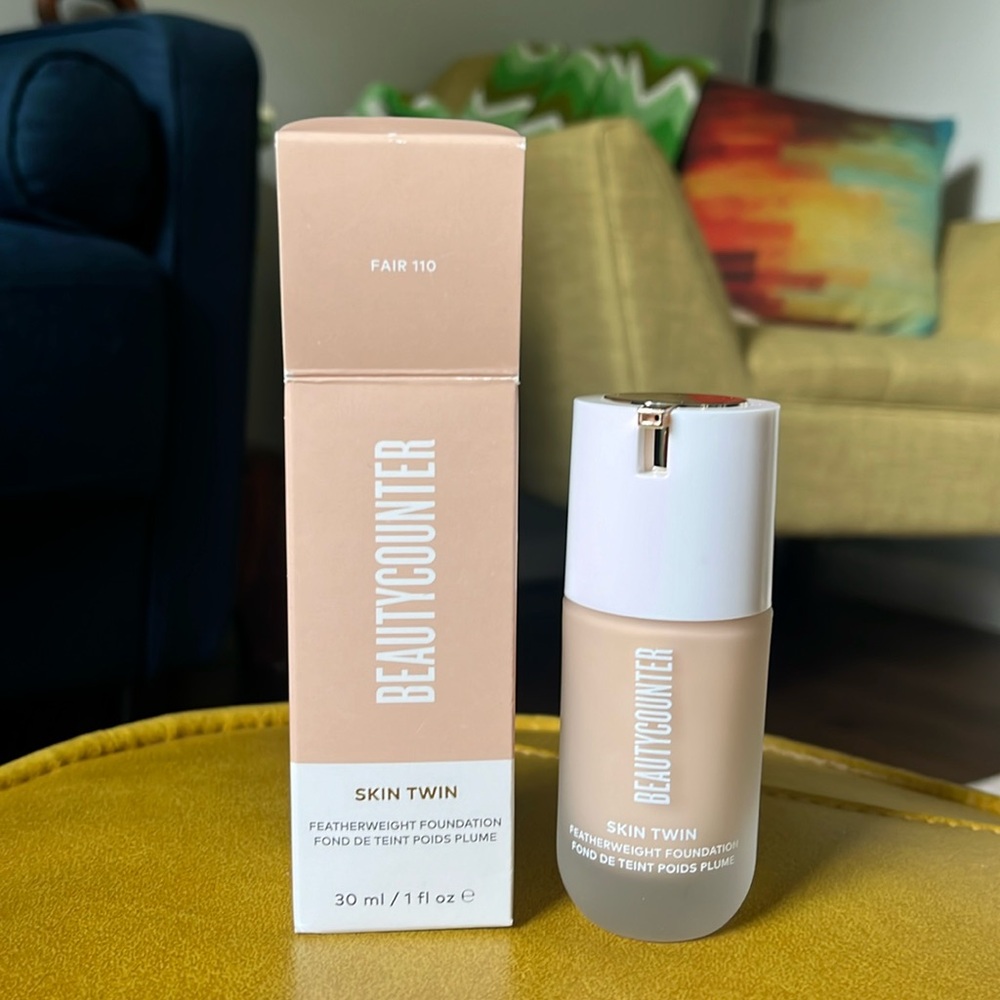 Skin Twin Fair 110 Featherweight Foundation Full size Unopened 1oz